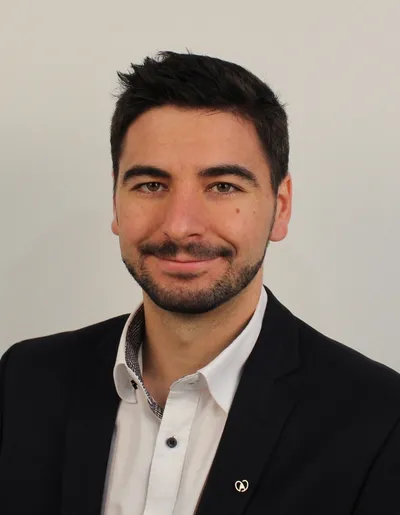 Vincent Ostermann, consultant IA basé en Alsace, qui opère et supervise l’agent TARS